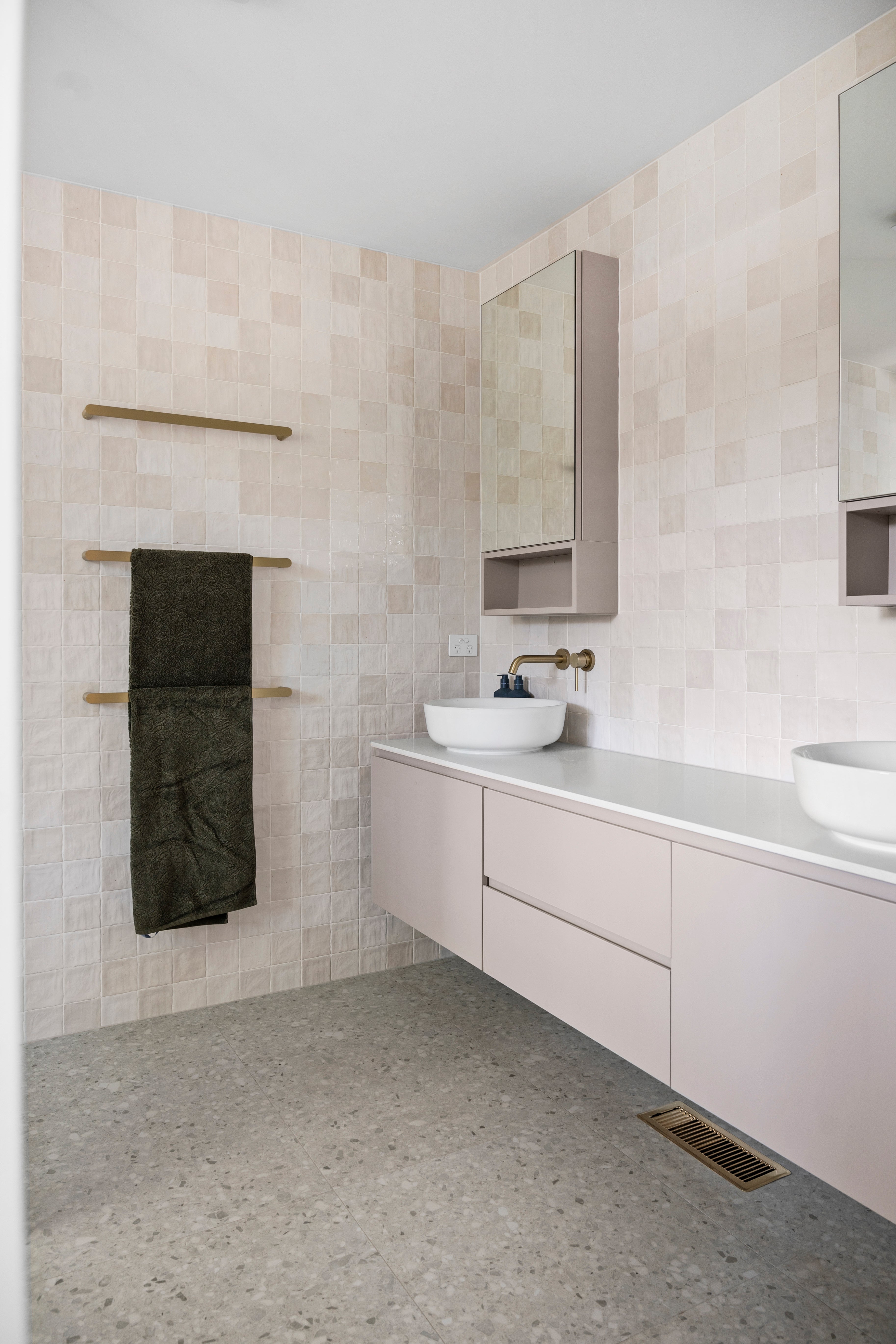 Single Towel Rail - Brushed Brass