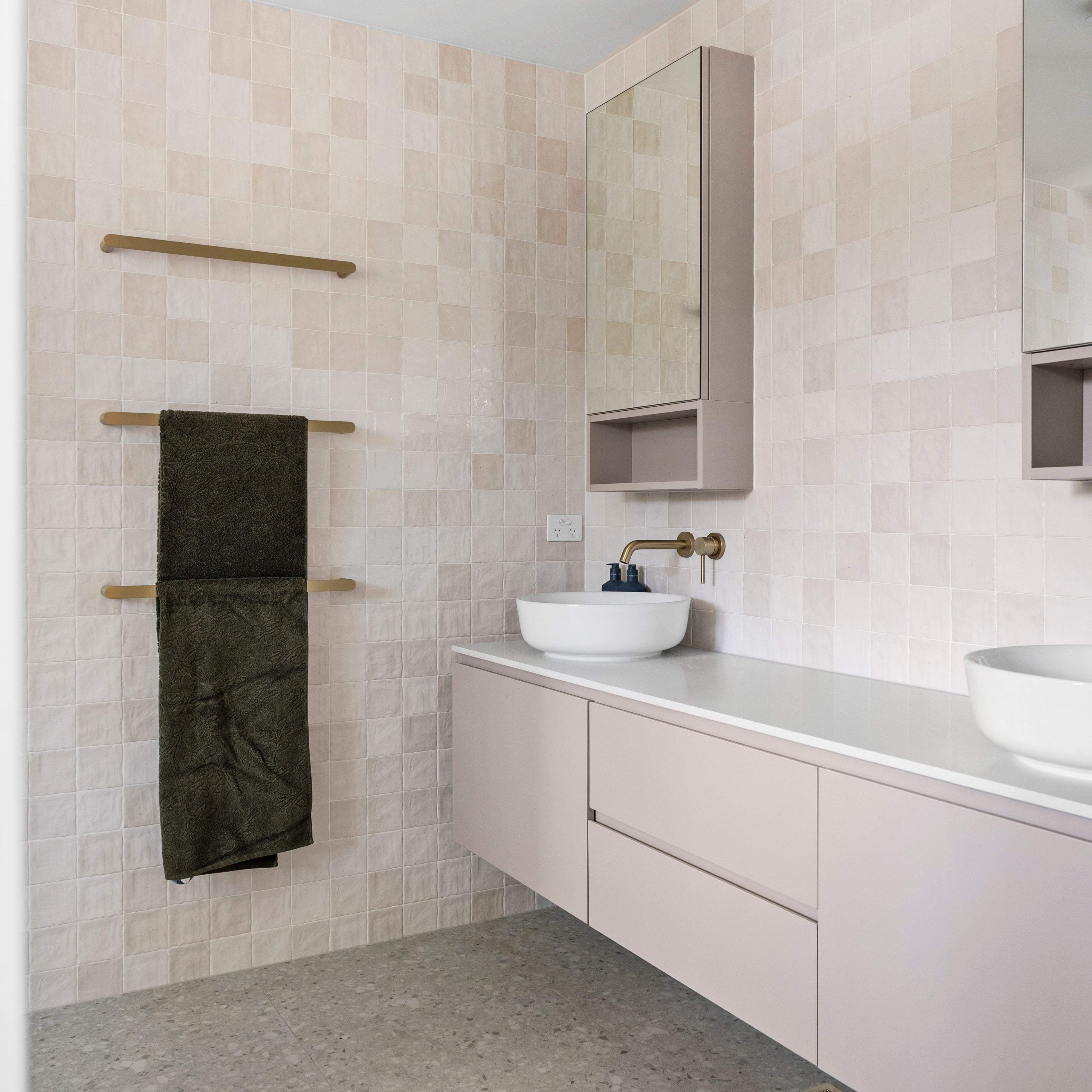 Single Towel Rail - Brushed Brass